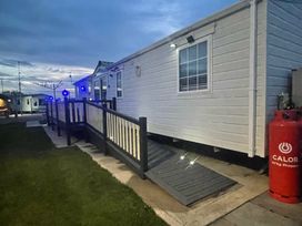 Waterside Leisure Park - Holiday Accommodation 20505 - Lincolnshire - 1187387 - thumbnail photo 3