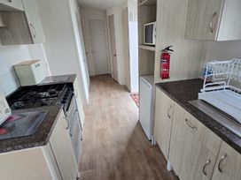 Lyons Robin Hood - Holiday Accommodation 20508 - North Wales - 1187388 - thumbnail photo 4