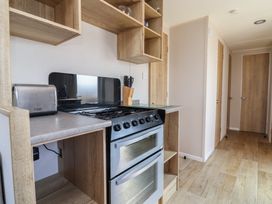 A kitchen with an oven and a toaster at Golden Sands Kinmel Bay - 20528 Rhyl
