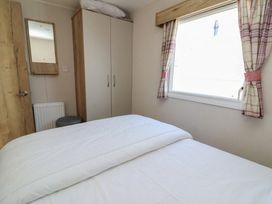 A bedroom with a bed and wardrobe at Golden Sands Kinmel Bay - 20528 Rhyl