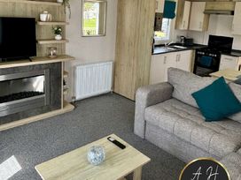 Golden Palm Resort - Holiday Accommodation 20551 - Lincolnshire - 1187411 - thumbnail photo 1