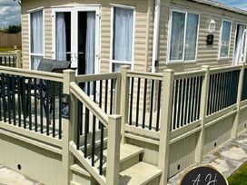 Golden Palm Resort - Holiday Accommodation 20551 - Lincolnshire - 1187411 - thumbnail photo 3