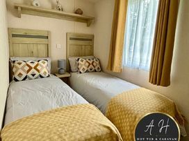 Golden Palm Resort - Holiday Accommodation 20551 - Lincolnshire - 1187411 - thumbnail photo 8