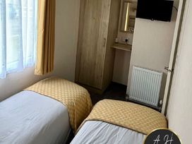 Golden Palm Resort - Holiday Accommodation 20551 - Lincolnshire - 1187411 - thumbnail photo 9