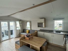 Trecco Bay - Holiday Accommodation 20566 - Somerset & Wiltshire - 1187416 - thumbnail photo 6