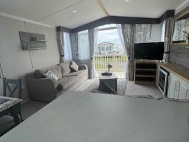 Trecco Bay - Holiday Accommodation 20571 - Somerset & Wiltshire - 1187417 - thumbnail photo 2