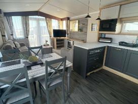 Trecco Bay - Holiday Accommodation 20571 - Somerset & Wiltshire - 1187417 - thumbnail photo 3