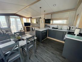 Trecco Bay - Holiday Accommodation 20571 - Somerset & Wiltshire - 1187417 - thumbnail photo 5