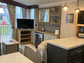 Trecco Bay - Holiday Accommodation 20571 - Somerset & Wiltshire - 1187417 - thumbnail photo 10