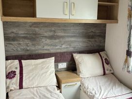 Trecco Bay - Holiday Accommodation 20571 - Somerset & Wiltshire - 1187417 - thumbnail photo 13