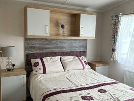 Trecco Bay - Holiday Accommodation 20571 - Somerset & Wiltshire - 1187417 - thumbnail photo 17