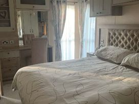 Primrose Valley Holiday Park - Holiday Accommodation 20599 - North Yorkshire (incl. Whitby) - 1187423 - thumbnail photo 9