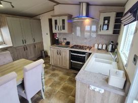Primrose Valley Holiday Park - Holiday Accommodation 20599 - North Yorkshire (incl. Whitby) - 1187423 - thumbnail photo 12