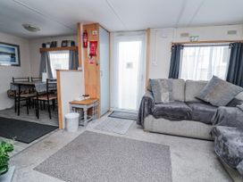 A living room with a sofa and dining area at Golden Gate Holiday Centre - Holiday Accommodation 20618, Abergele