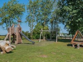 Herons Mead Caravan Park - Holiday Accommodation 20630 - Lincolnshire - 1187440 - thumbnail photo 17