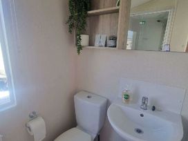 Caister Holiday Park - Holiday Accommodation 20650 - Norfolk - 1187448 - thumbnail photo 8