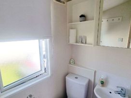 Caister Holiday Park - Holiday Accommodation 20650 - Norfolk - 1187448 - thumbnail photo 13