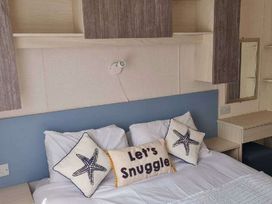 Caister Holiday Park - Holiday Accommodation 20650 - Norfolk - 1187448 - thumbnail photo 16