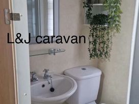 Parc Farm Holiday Park - Holiday Accommodation 20714 - North Wales - 1187480 - thumbnail photo 14