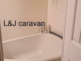Parc Farm Holiday Park - Holiday Accommodation 20714 - North Wales - 1187480 - thumbnail photo 15