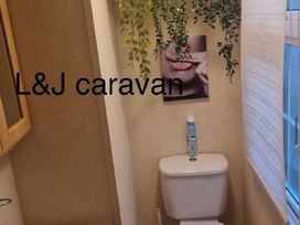 Parc Farm Holiday Park - Holiday Accommodation 20714 - North Wales - 1187480 - thumbnail photo 16