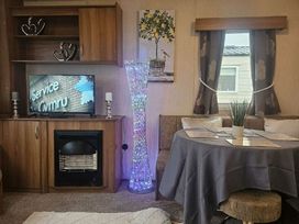 Happy Days Caravan Park - Holiday Accommodation 20723 - North Wales - 1187483 - thumbnail photo 2
