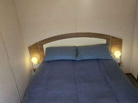 Happy Days Caravan Park - Holiday Accommodation 20723 - North Wales - 1187483 - thumbnail photo 8
