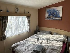 California Cliffs Holiday Park - Holiday Accommodation 20732 - Norfolk - 1187486 - thumbnail photo 3