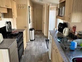 California Cliffs Holiday Park - Holiday Accommodation 20732 - Norfolk - 1187486 - thumbnail photo 4