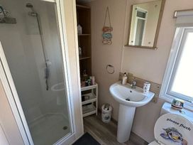 California Cliffs Holiday Park - Holiday Accommodation 20732 - Norfolk - 1187486 - thumbnail photo 5