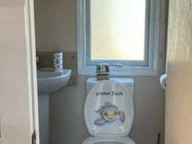 California Cliffs Holiday Park - Holiday Accommodation 20732 - Norfolk - 1187486 - thumbnail photo 6