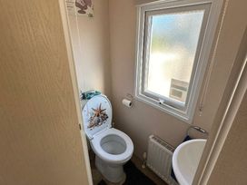 California Cliffs Holiday Park - Holiday Accommodation 20732 - Norfolk - 1187486 - thumbnail photo 7