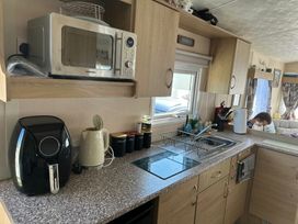 California Cliffs Holiday Park - Holiday Accommodation 20732 - Norfolk - 1187486 - thumbnail photo 13