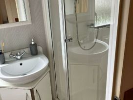 Lyons Robin Hood - Holiday Accommodation 20734 - North Wales - 1187487 - thumbnail photo 6