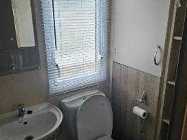 Devon Cliffs Holiday Park - Holiday Accommodation 20745 - Devon - 1187494 - thumbnail photo 9