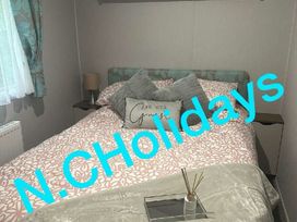 Kiln Park Holiday Park - Holiday Accommodation 20750 - South Wales - 1187498 - thumbnail photo 4