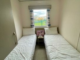 Seawick Holiday Park - Holiday Accommodation 20758 - Suffolk & Essex - 1187503 - thumbnail photo 12