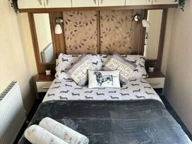 Greenacres Holiday Park - Holiday Accommodation 20782 - North Wales - 1187517 - thumbnail photo 11