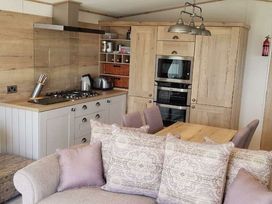 Devon Cliffs Holiday Park - Holiday Accommodation 20786 - Devon - 1187518 - thumbnail photo 5
