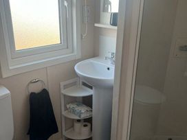 Lyons Sunnysands Holiday Park - Holiday Accommodation 20820 - Mid Wales - 1187536 - thumbnail photo 10