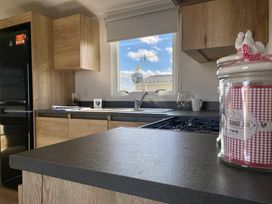 Cayton Bay Caravan Park - Holiday Accommodation 20825 - North Yorkshire (incl. Whitby) - 1187537 - thumbnail photo 3