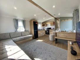 Cayton Bay Caravan Park - Holiday Accommodation 20825 - North Yorkshire (incl. Whitby) - 1187537 - thumbnail photo 5
