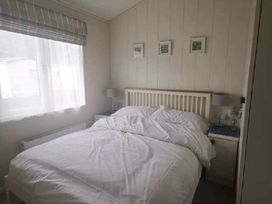Oakdene Forest Park - Holiday Accommodation 20843 - Hampshire - 1187544 - thumbnail photo 13