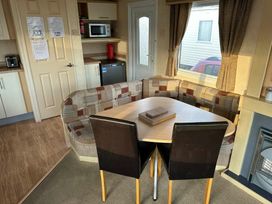 Seaview Caravan Park - Holiday Accommodation 20846 - Lincolnshire - 1187546 - thumbnail photo 5