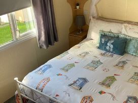 Silver Birch Caravan Park - Holiday Accommodation 20858 - North Wales - 1187555 - thumbnail photo 16