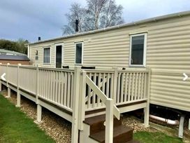 Pinewoods Holiday Park - Holiday Accommodation 2088 - Norfolk - 1187569 - thumbnail photo 2