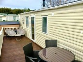Pinewoods Holiday Park - Holiday Accommodation 2088 - Norfolk - 1187569 - thumbnail photo 7