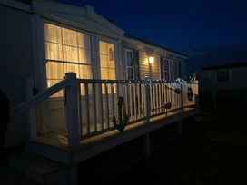 Sealands Caravan Park - Holiday Accommodation 20889 - Lincolnshire - 1187575 - thumbnail photo 2