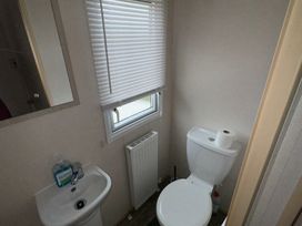 Presthaven Beach Resort - Holiday Accommodation 20917 - North Wales - 1187596 - thumbnail photo 12