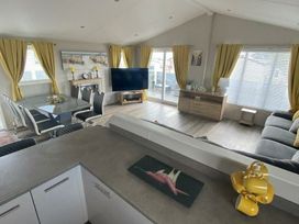 Trecco Bay - Holiday Accommodation 20920 - Somerset & Wiltshire - 1187598 - thumbnail photo 3